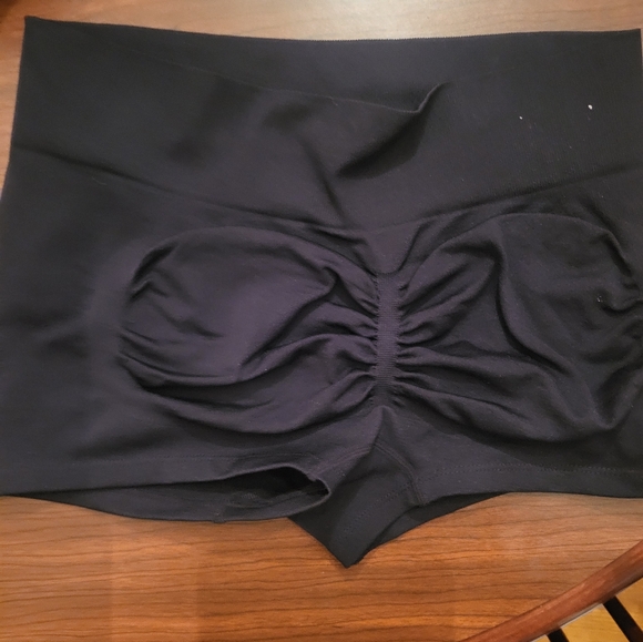 Luv Skull Design Womens Scrunch High waist booty shorts - Picture 2 of 3